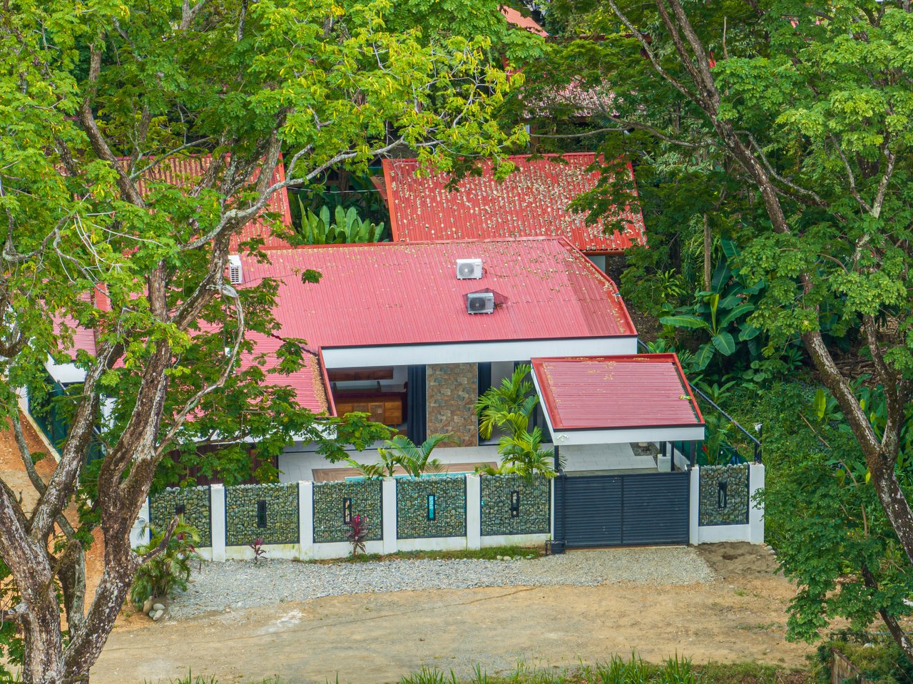 Comfortable 3-Bedroom Pool Home Near Beaches, Parks, and Restaurants