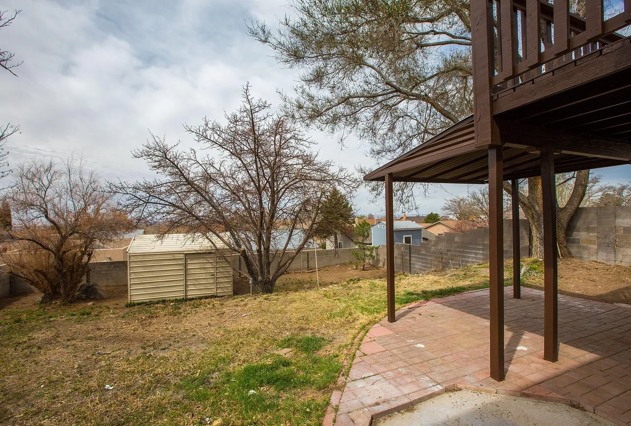 621 Monte Alto Dr NE