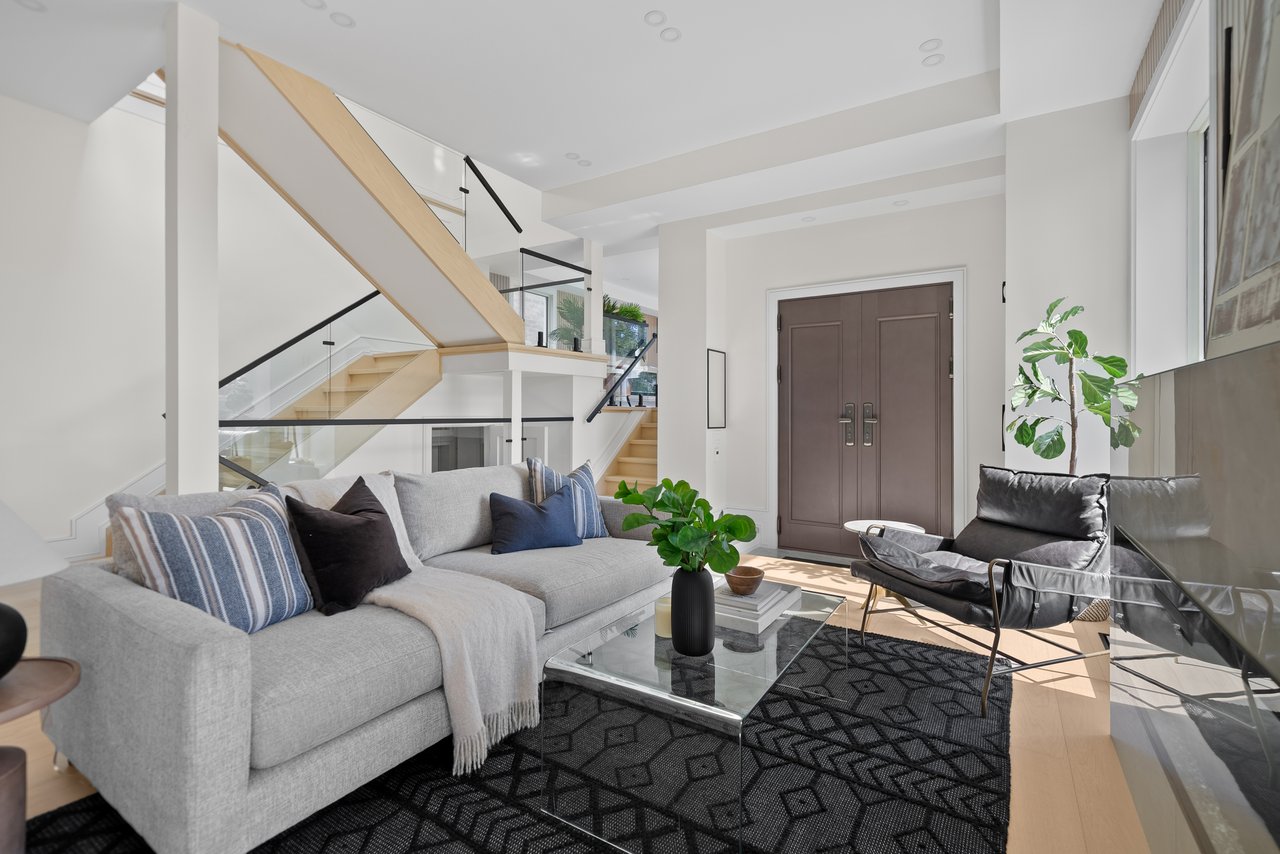 44 Sunnypoint Crescent