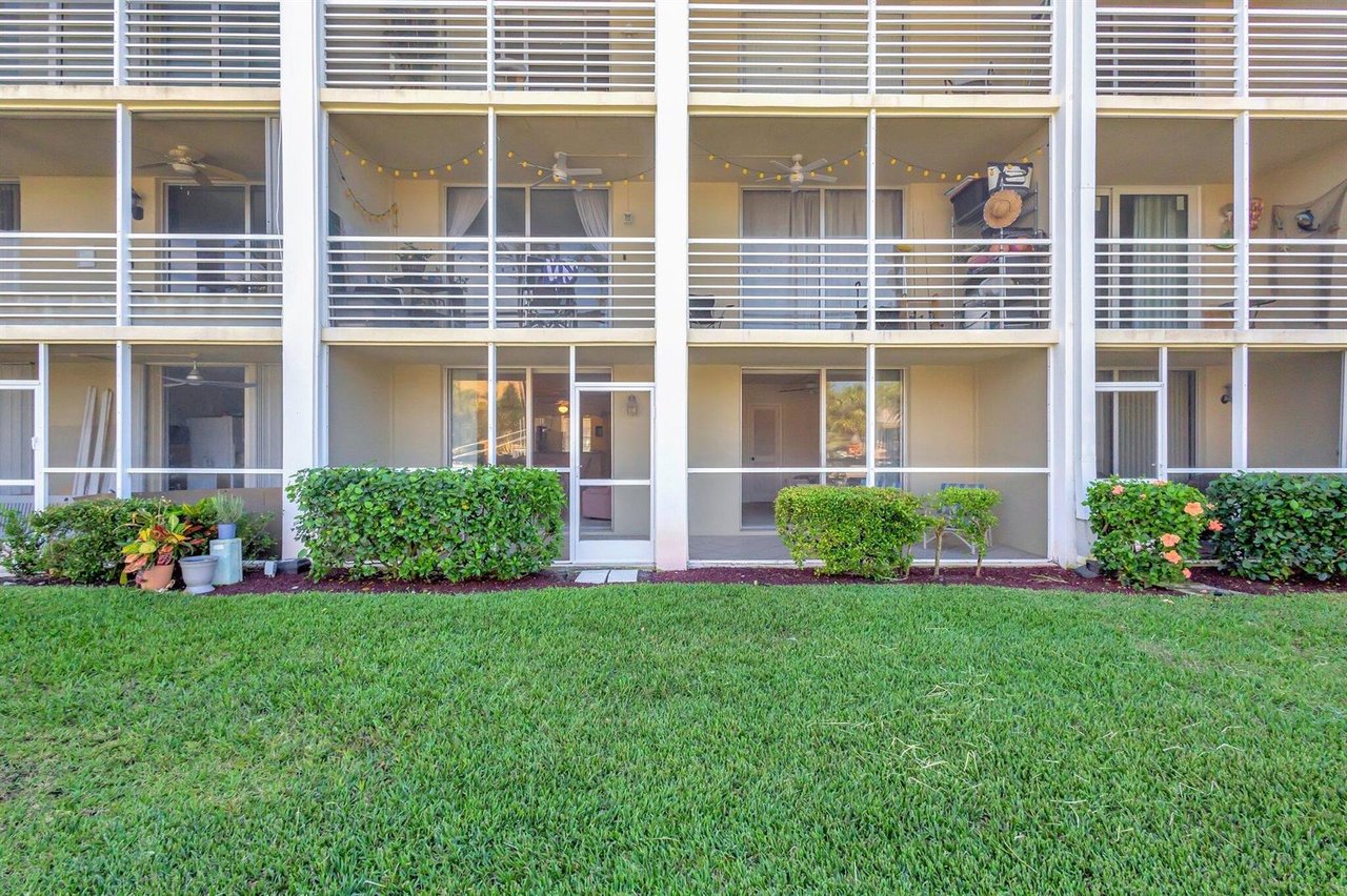 105 Paradise Harbour Boulevard #109