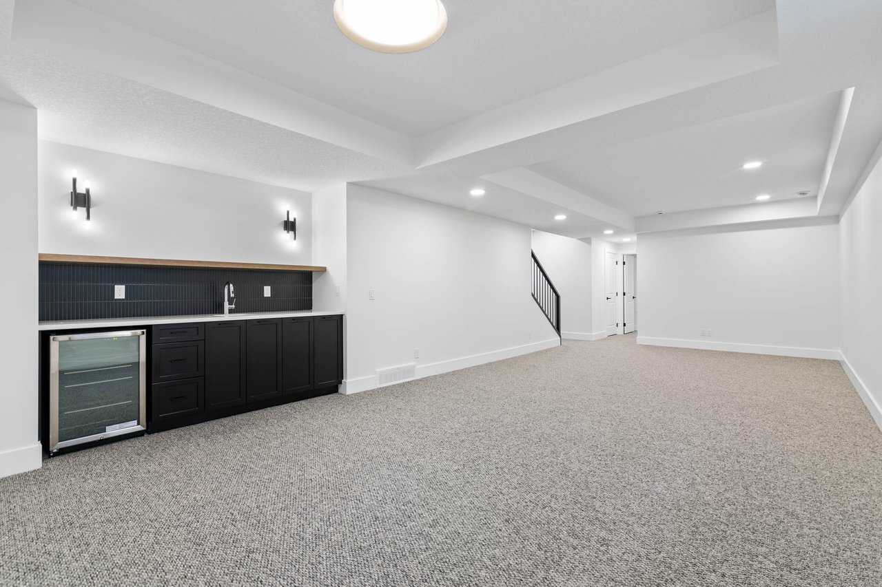 227 Calais Drive SW