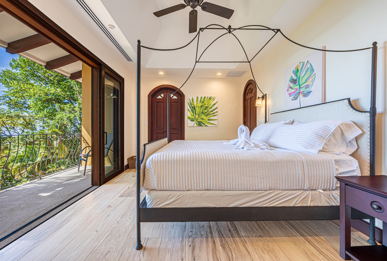 Nido Escondido, Playa Dominical