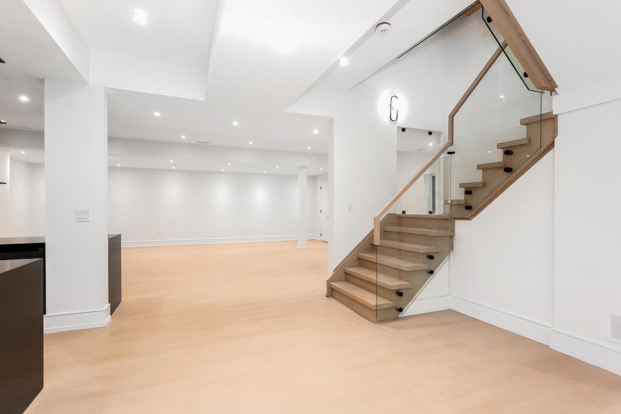 365 Jumna Ave, Mineola East