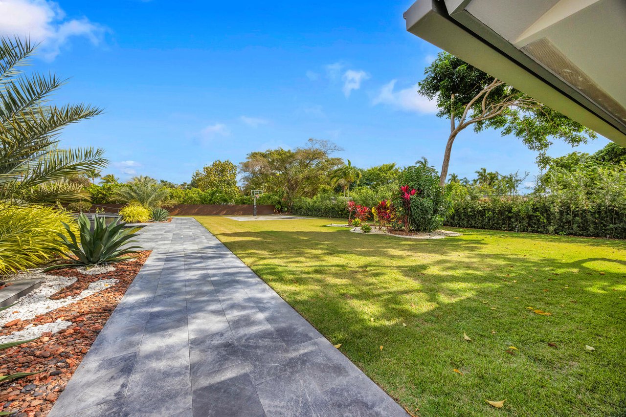 Your Private Resort - Everyday Of The Week