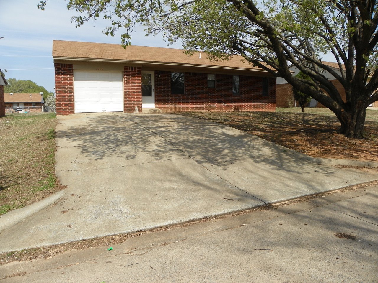 1209 Whispering Glenn Street