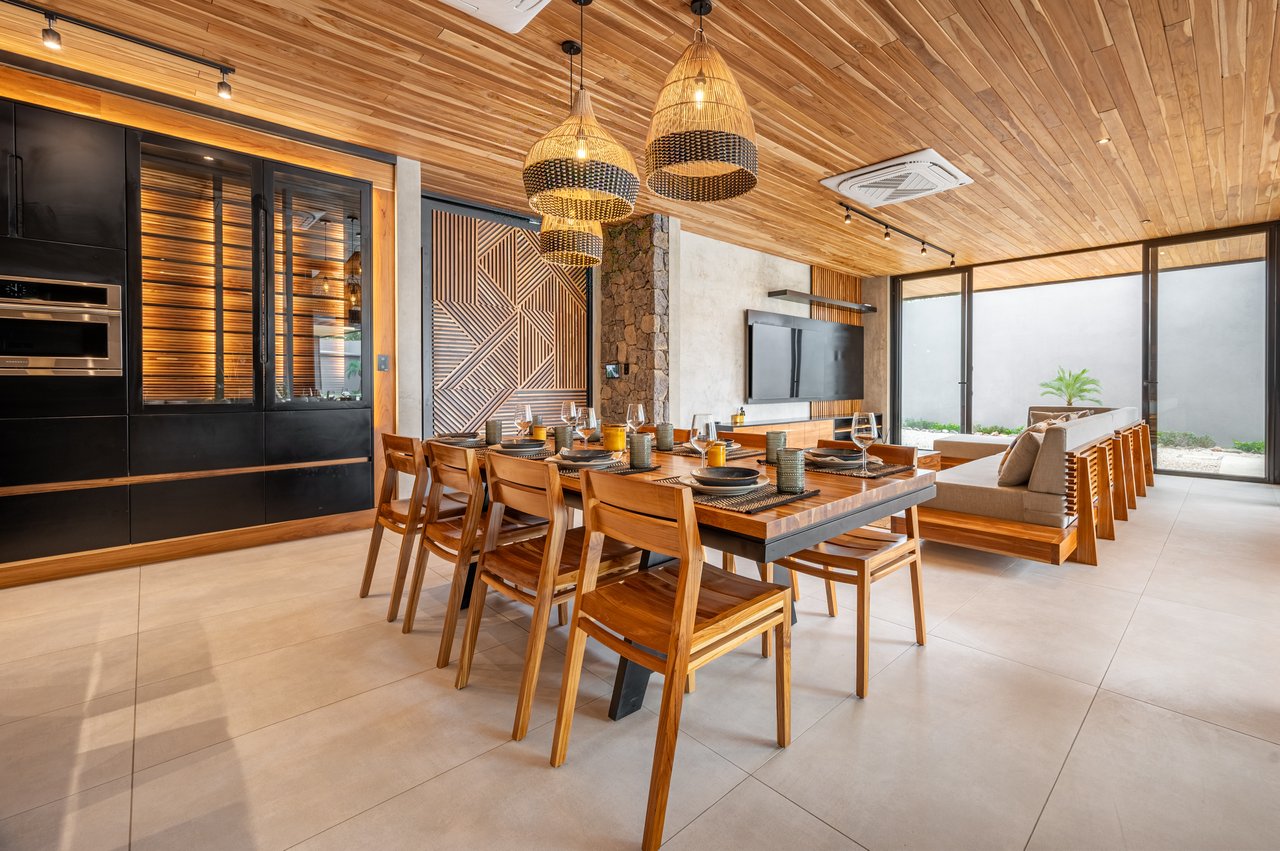 Casa Uchuva | Architectural Harmony of Wood, Stone, and Light