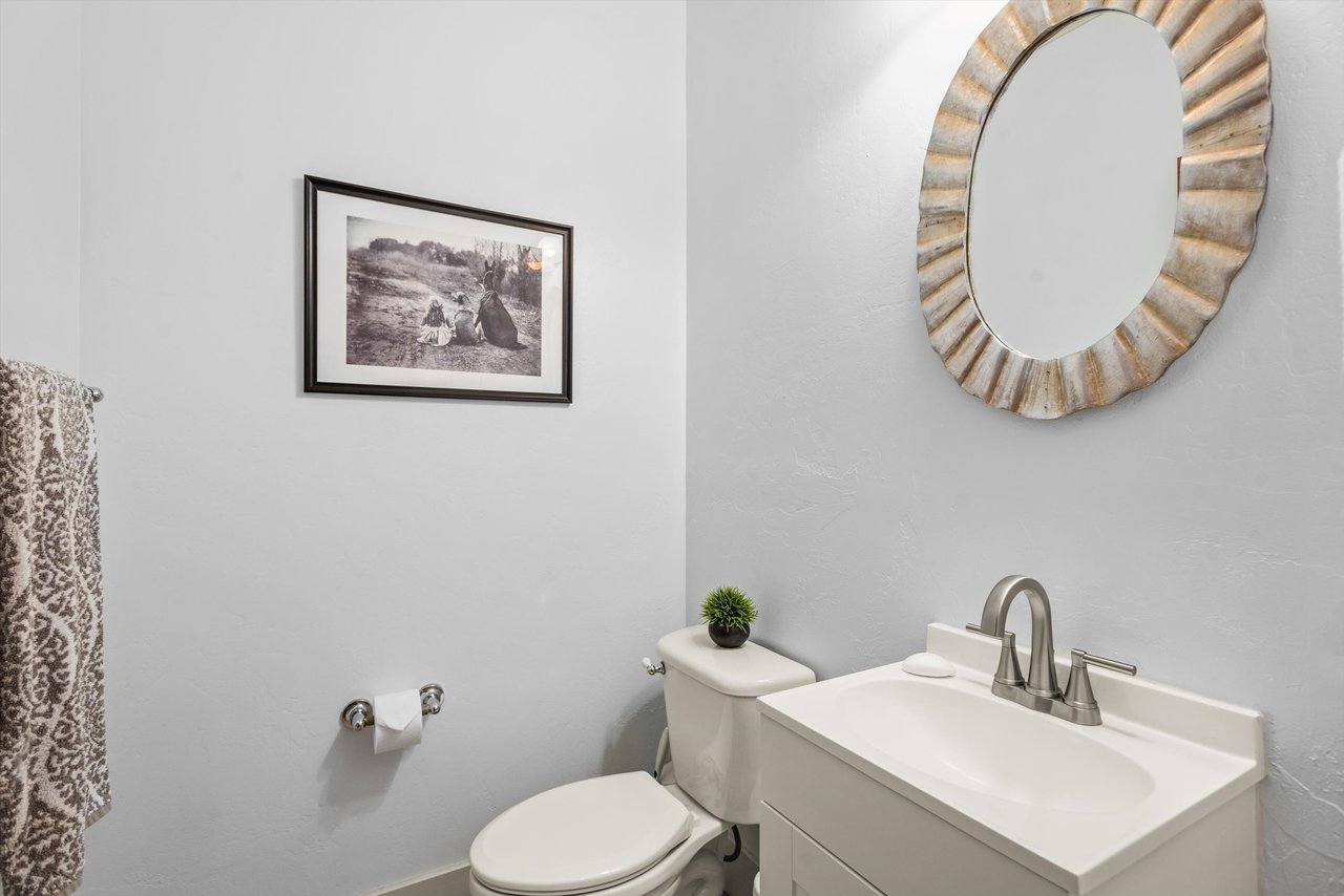 Bright and Stylish Townhome in the Heart of Willits