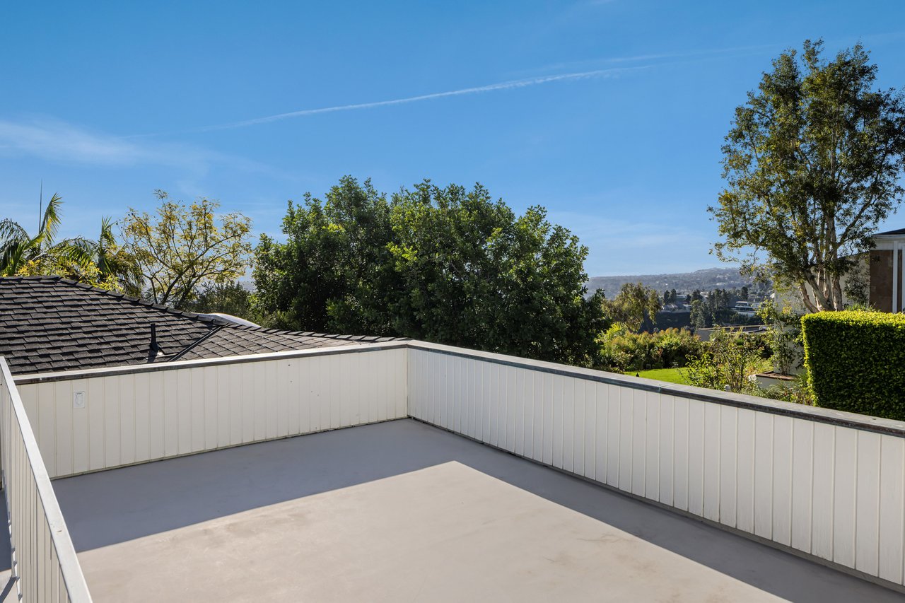 1612 Gilcrest Dr, Beverly Hills