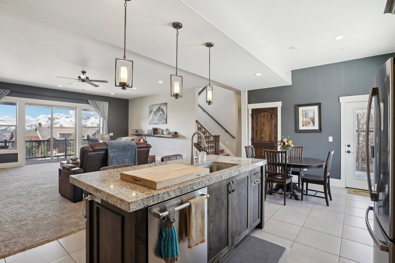 1713 E Viewside Cir