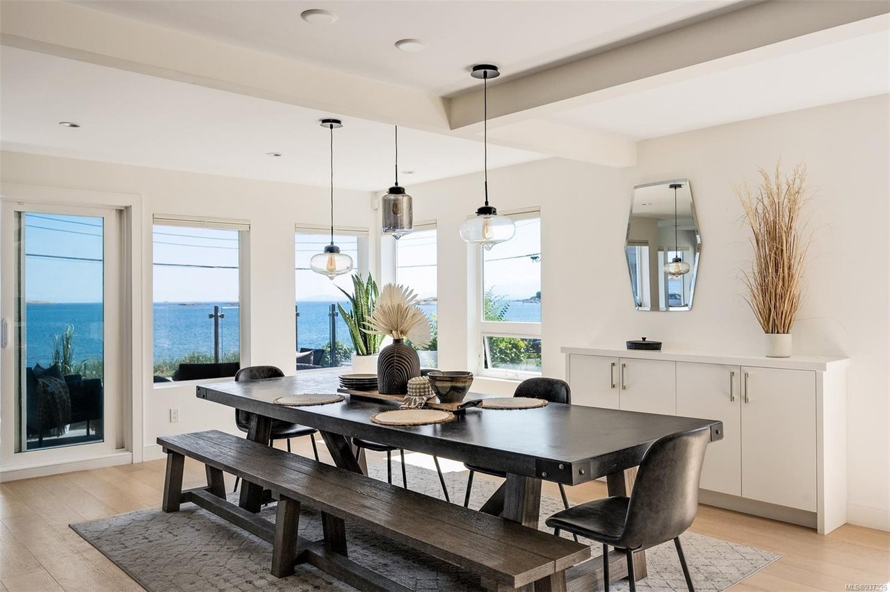 2378 Esplanade