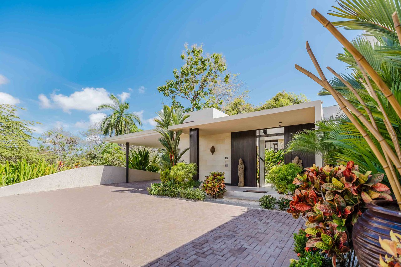 Casa Nola, Luxury Villa in Gated Community La Reserva