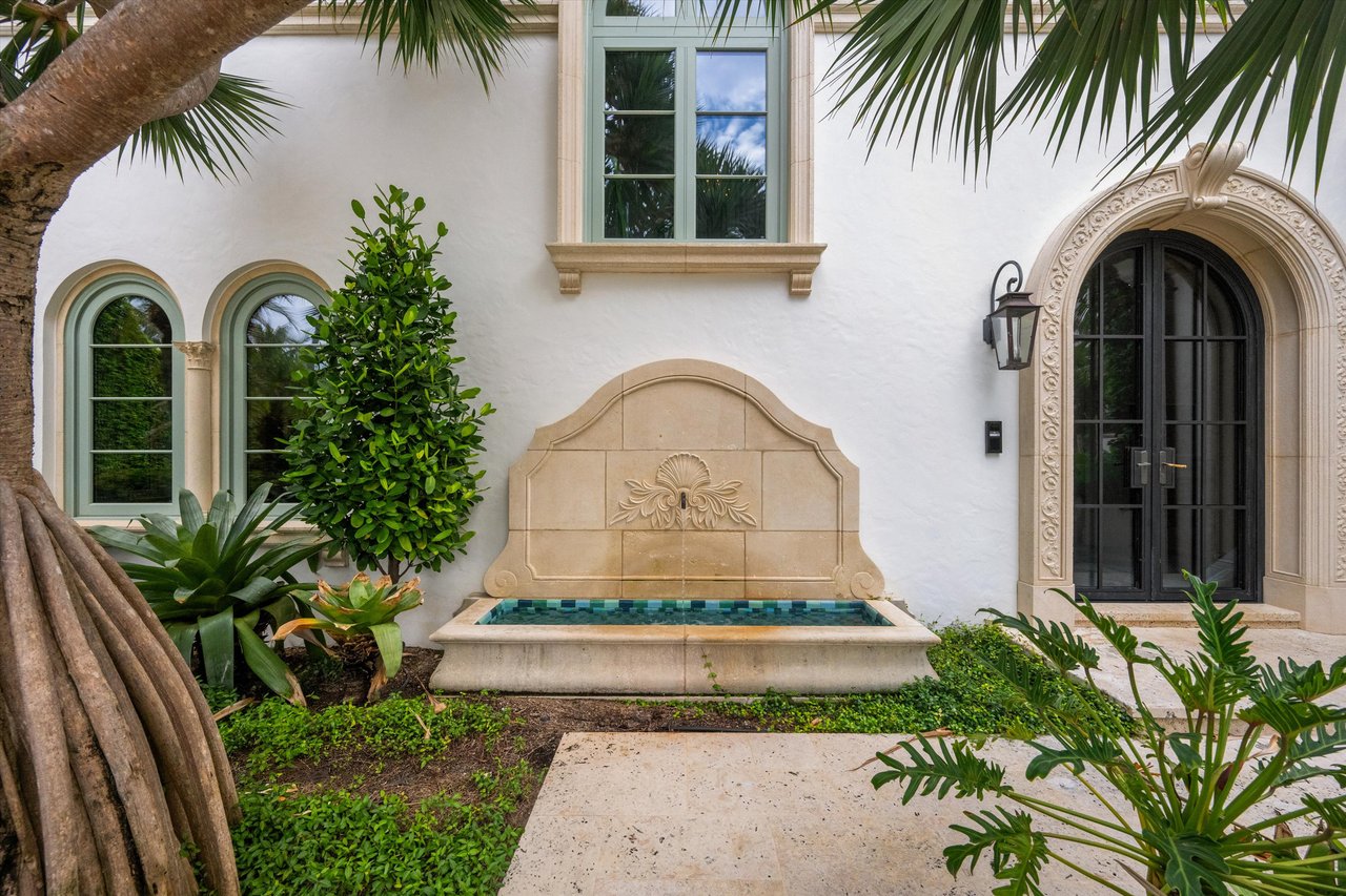 Picturesque Ocean Block Residence Near Town