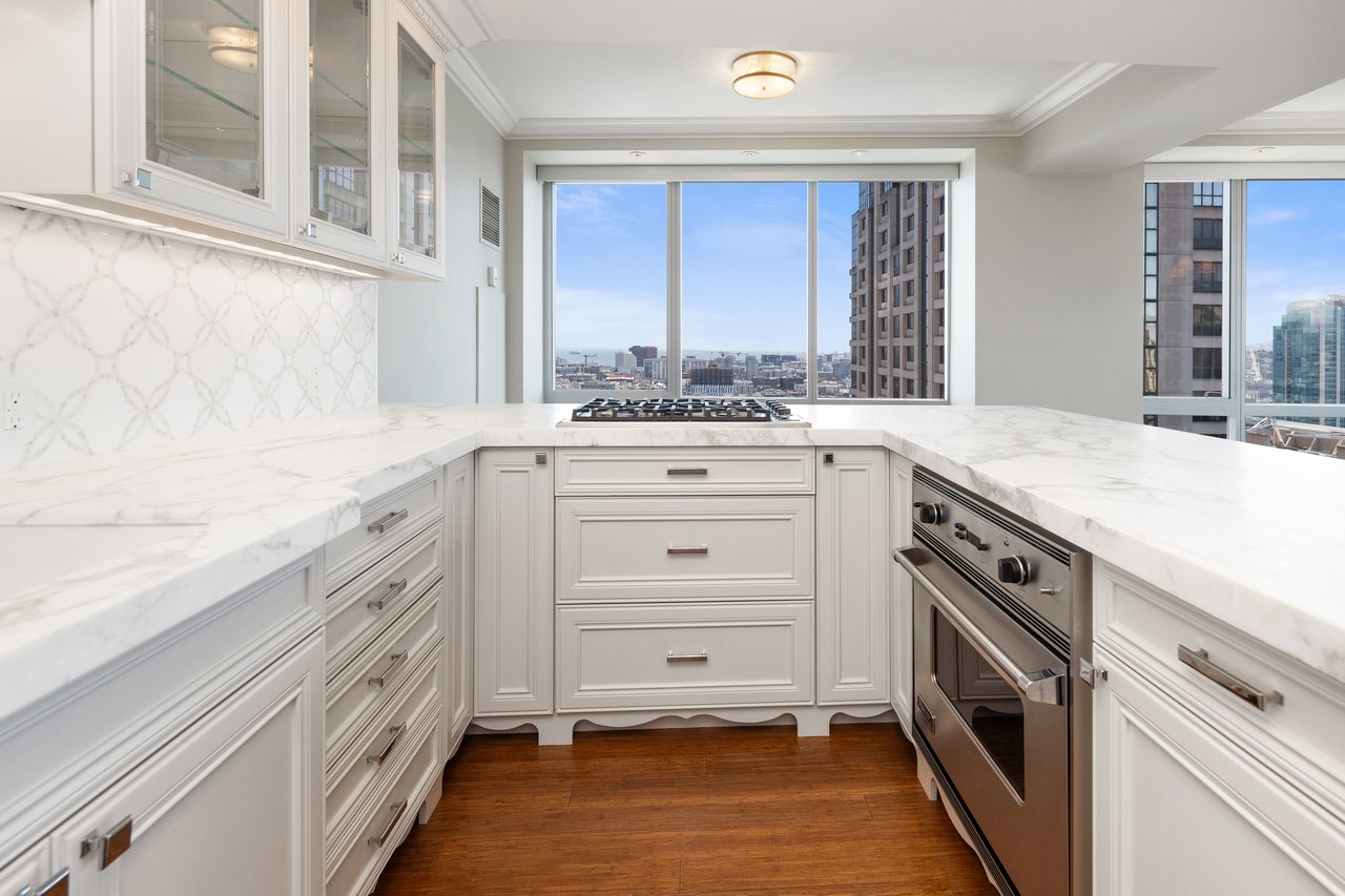 Glass-Walls and Panoramic Views