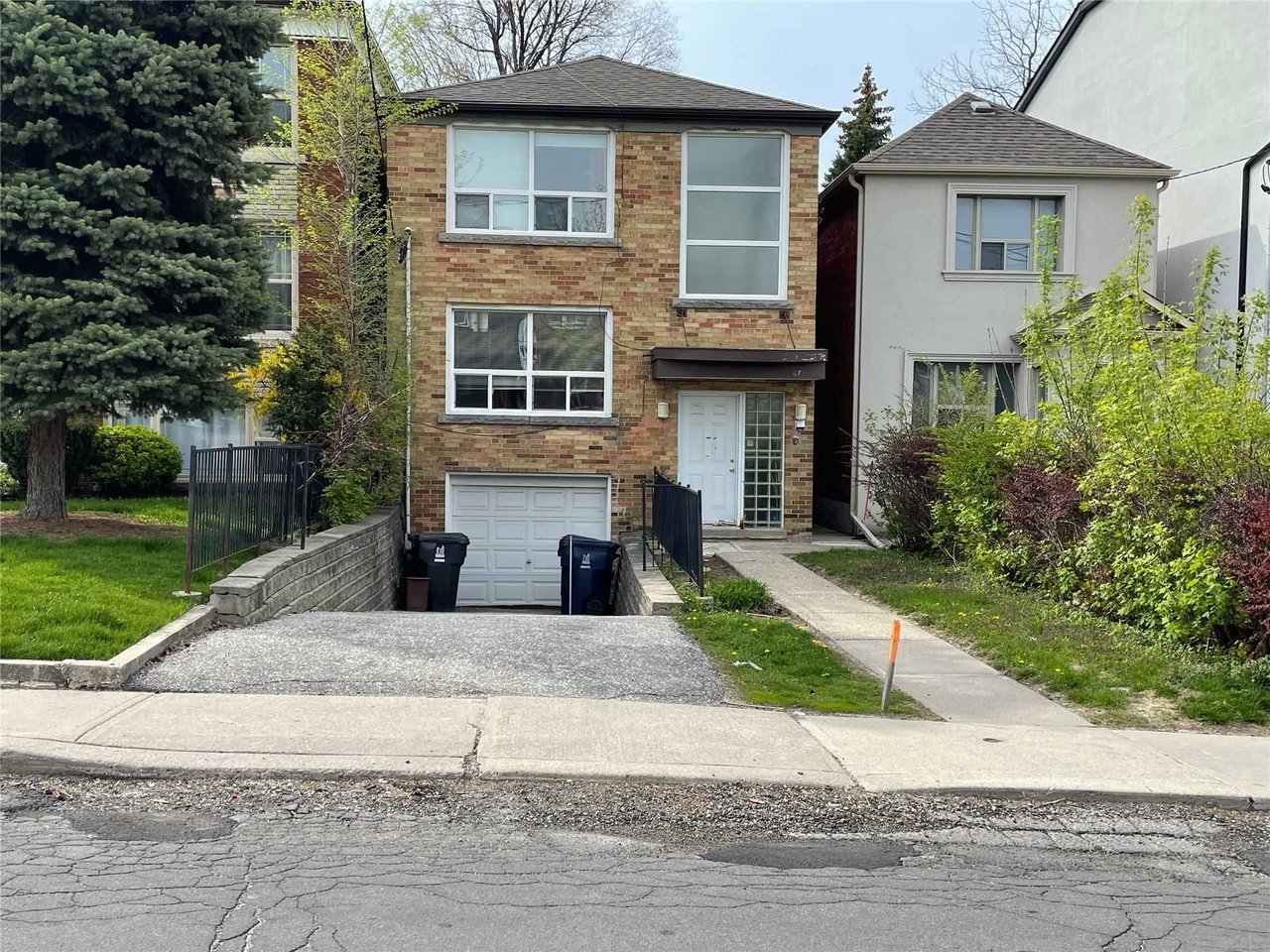47 Clovelly Ave