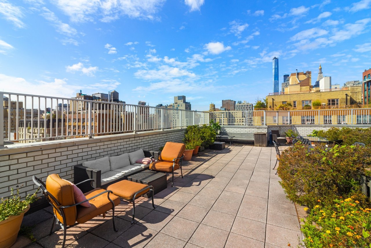 301 E 22nd Street 2R