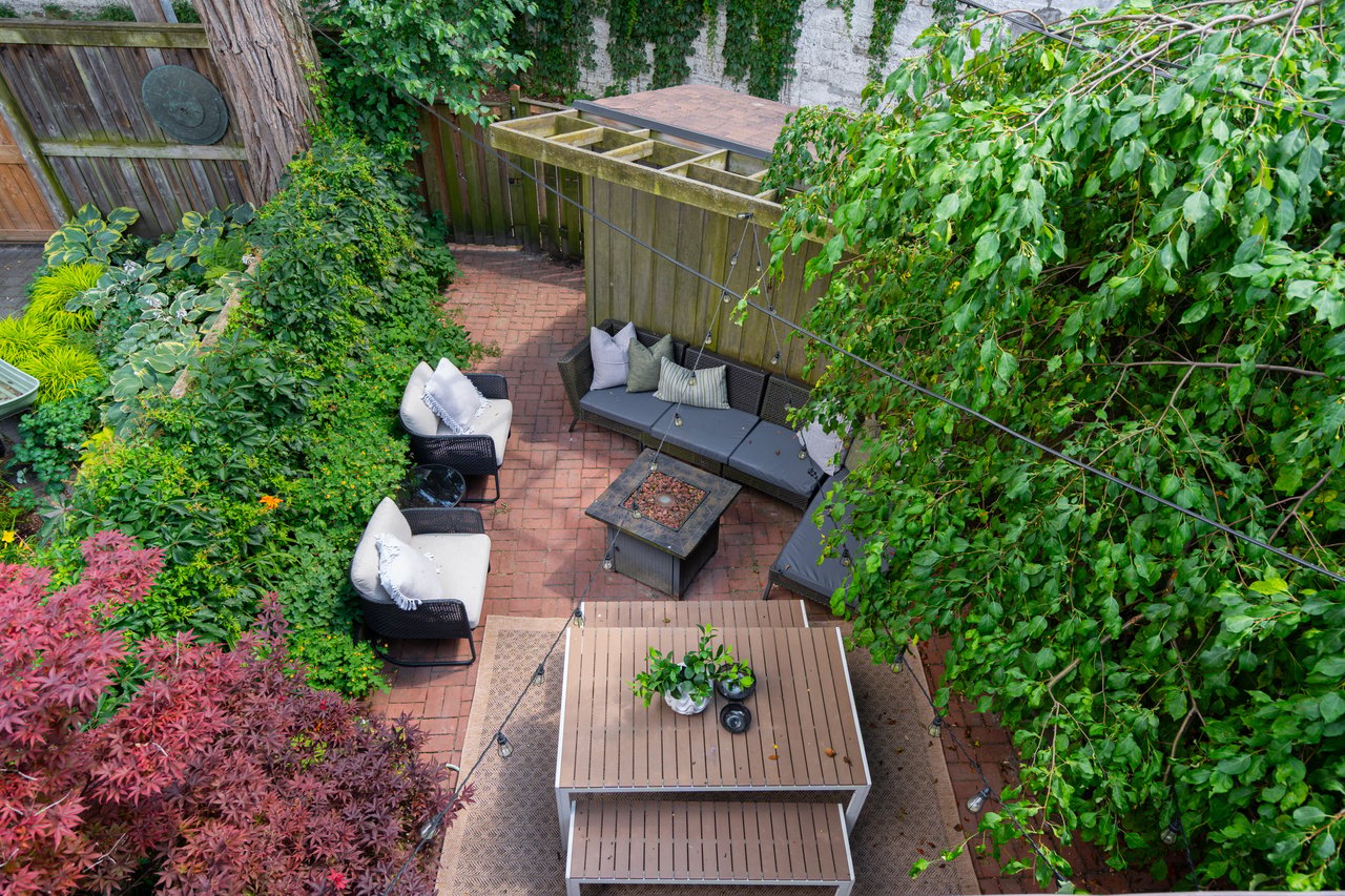 15 Hillcrest Park