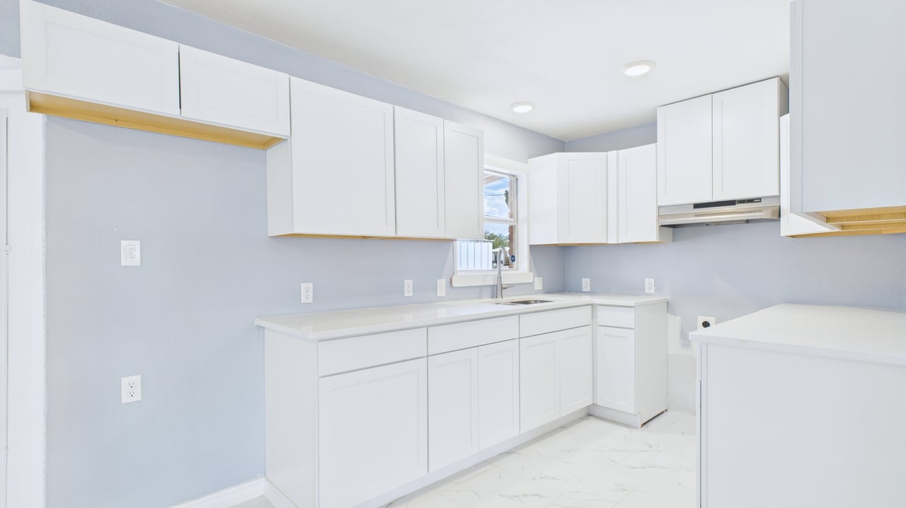 2210 Country Club Dr