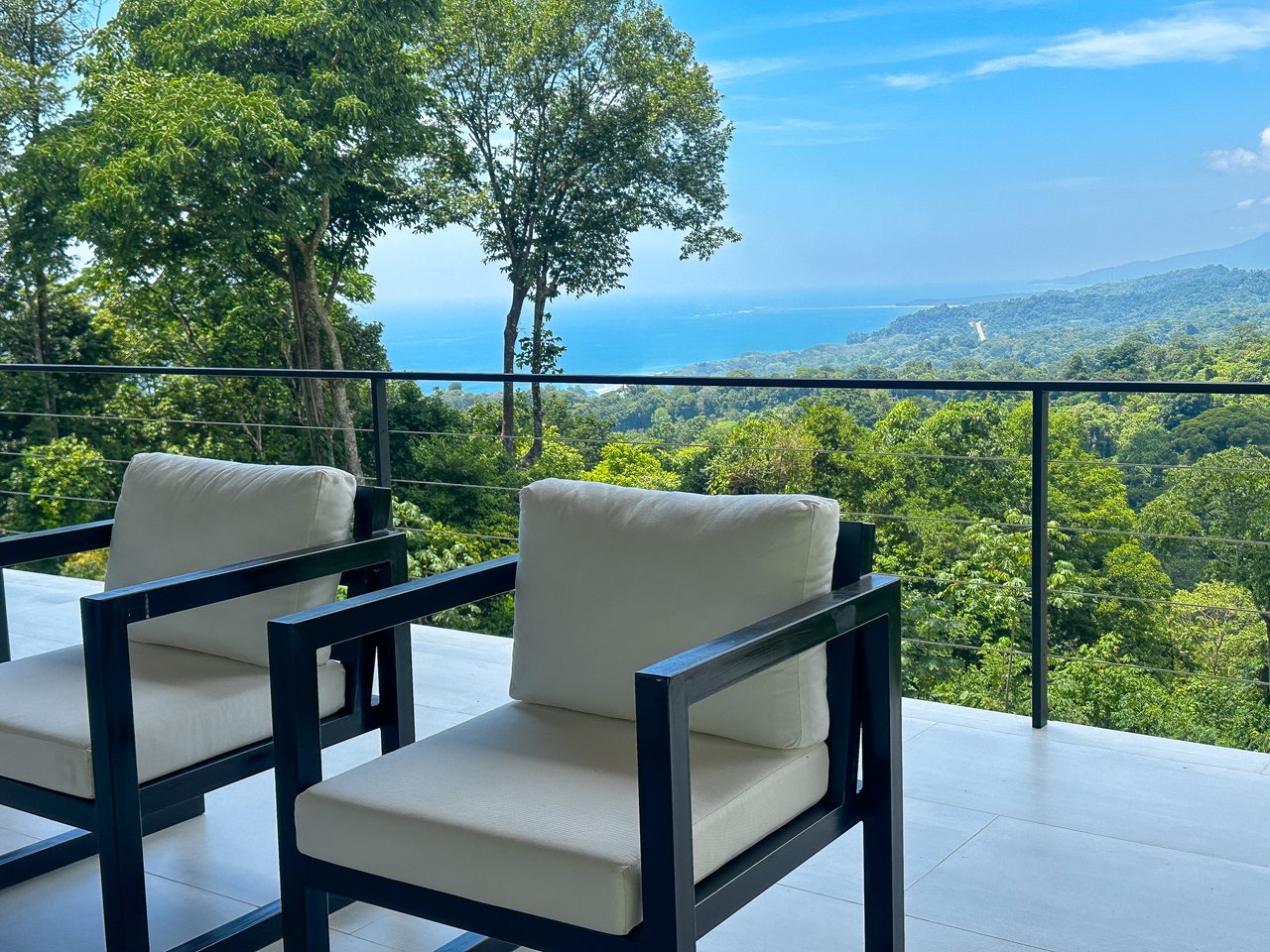 Luxury 4-Bed Home with Ocean & Jungle Views in Ojochal