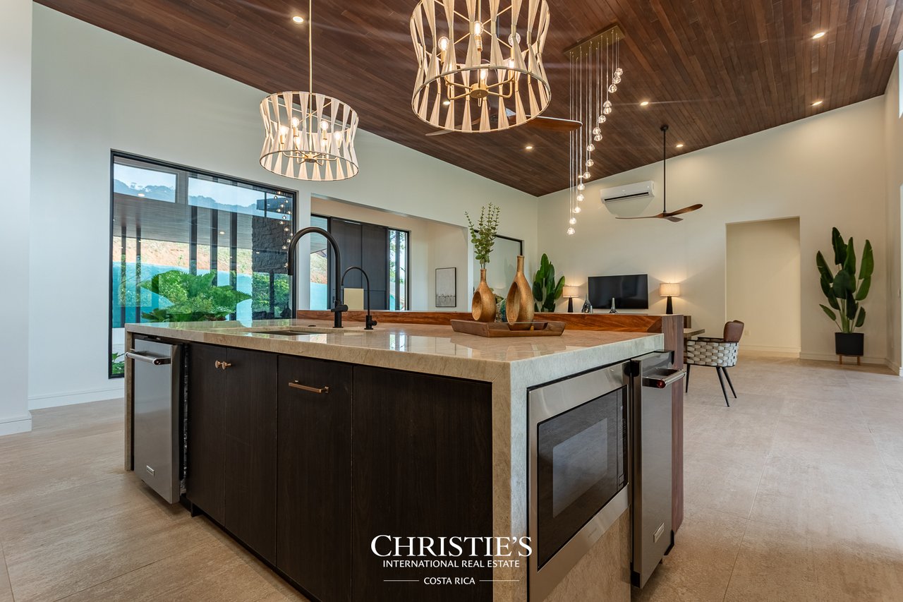 New Modern Tropical Villa 