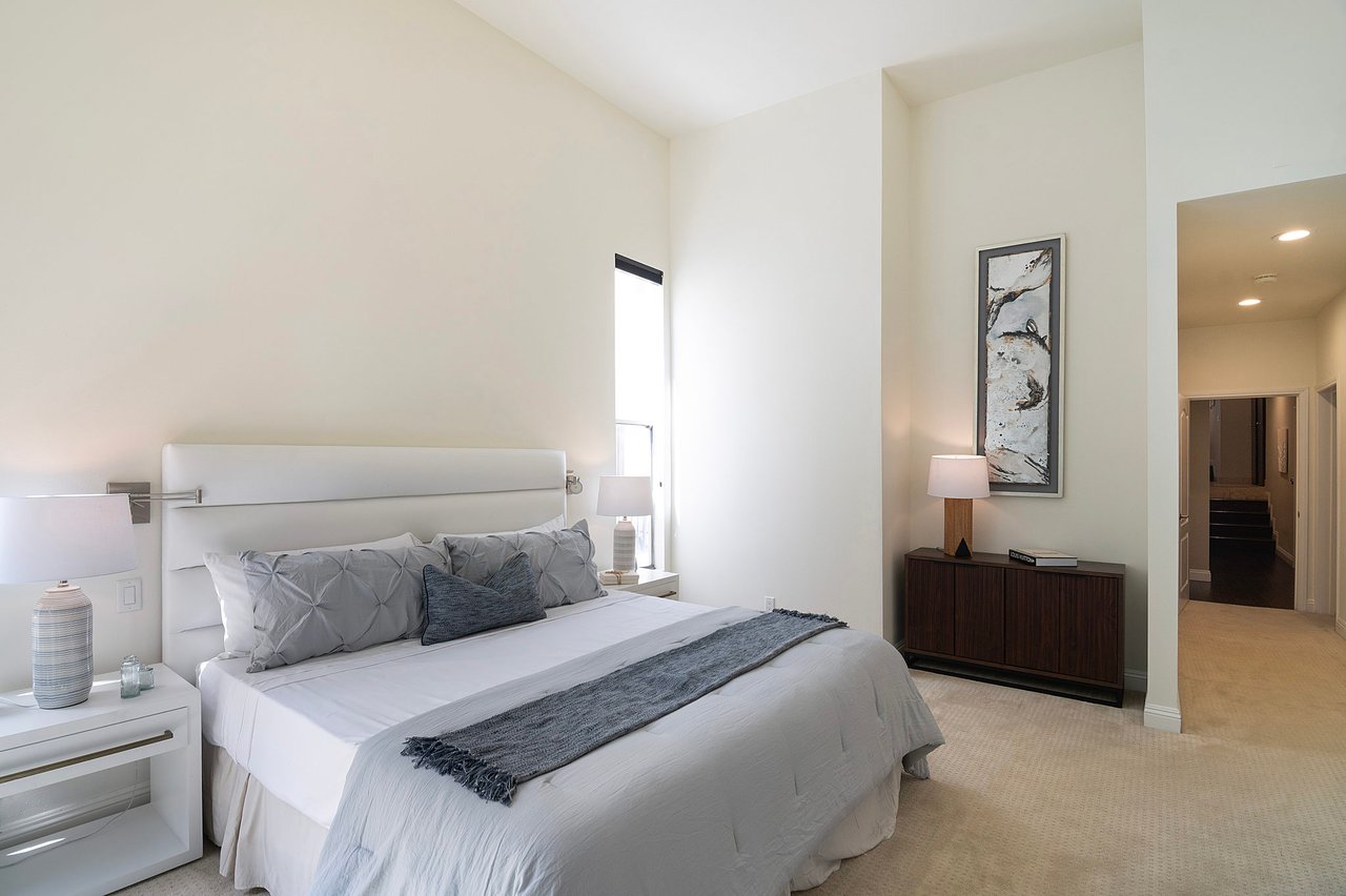916 S. Shenandoah St. # 1