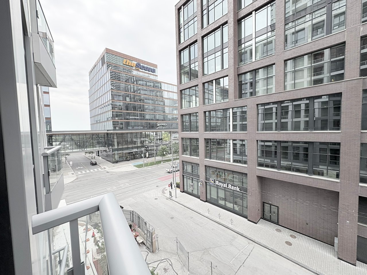 15 Richardson Street, Toronto Unit: 428