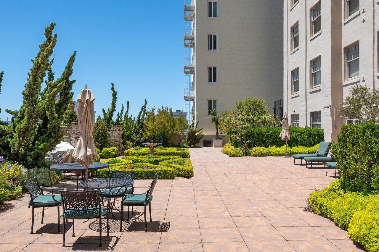 High-Floor Terrace Views Atop Nob Hill