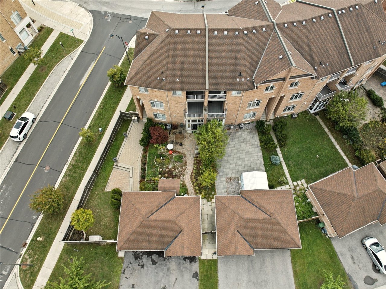 #23 - 20 Greensborough village Circ
