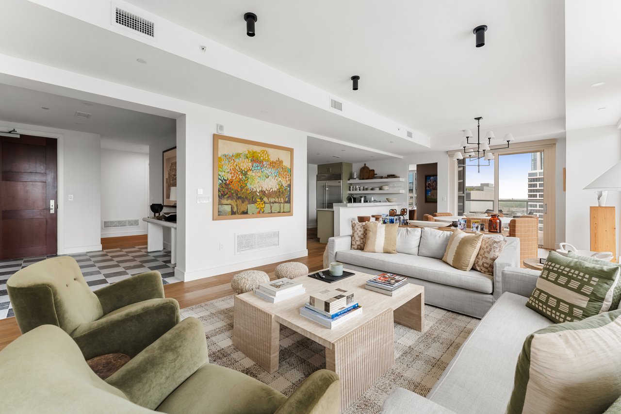 98 San Jacinto Blvd #807