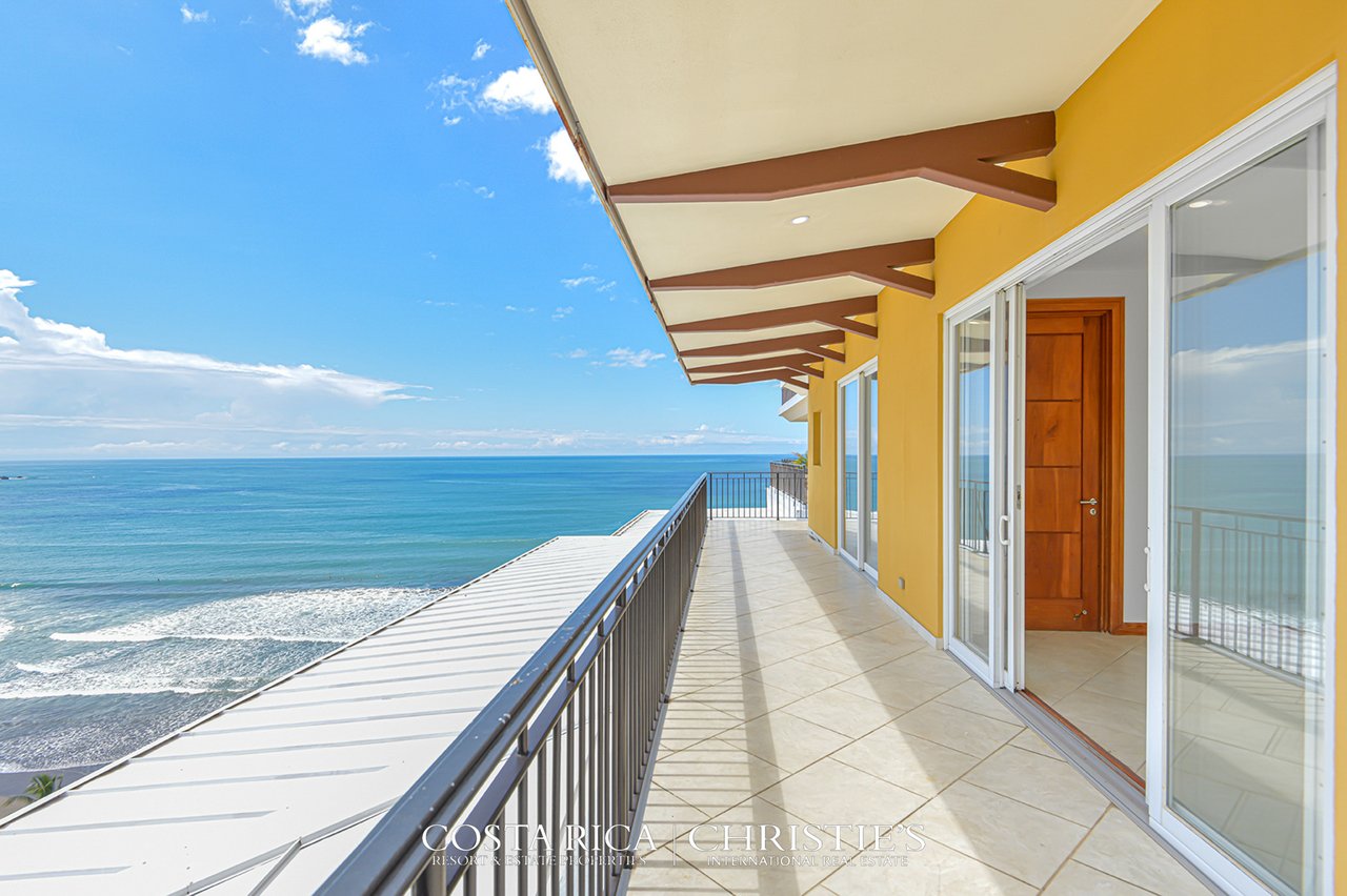 Beachfront One Bedroom Condo with Private Rooftop Patio