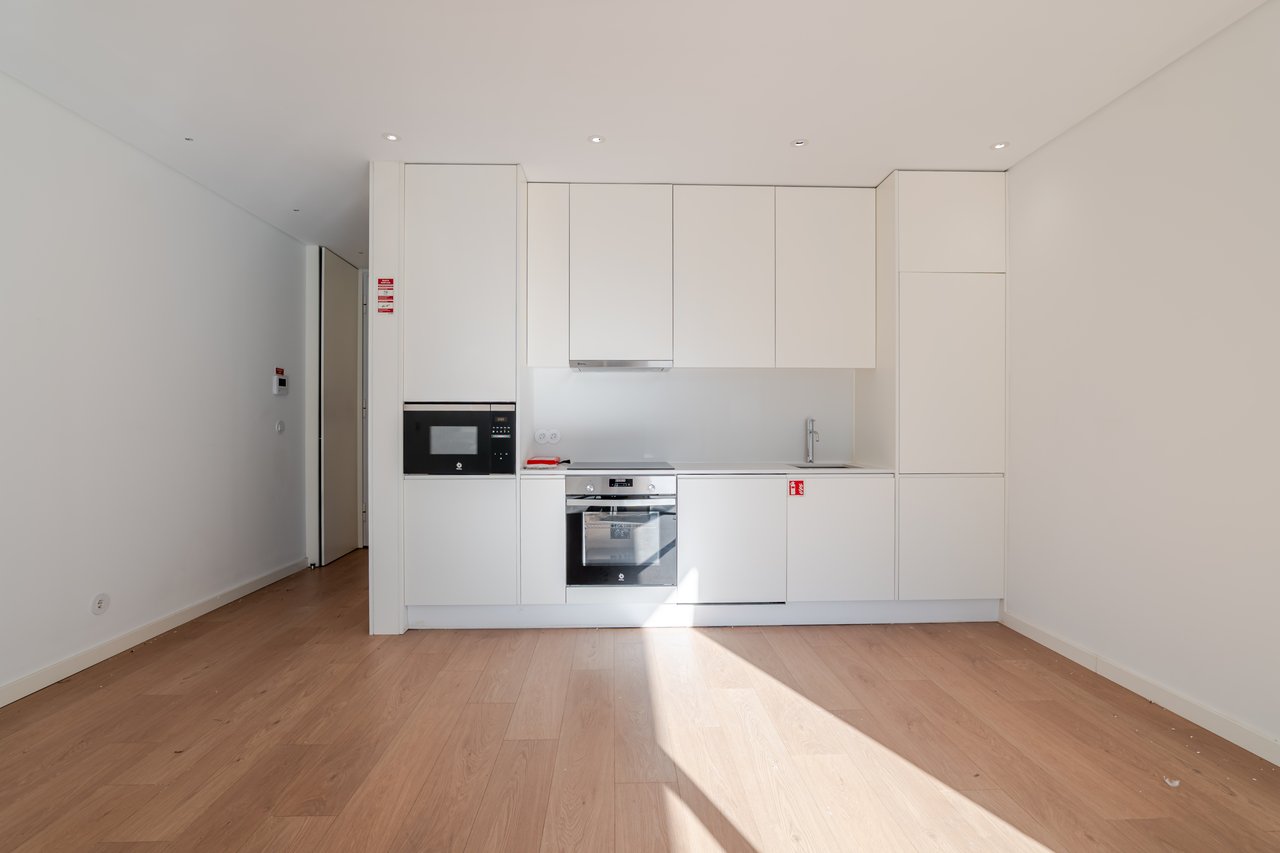 Sophisticated 1-Bedroom Apartment in Central Porto