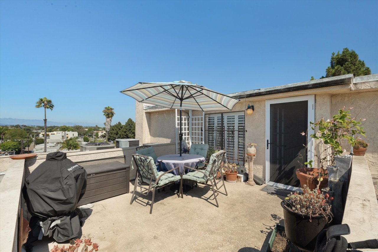 12321 Ocean Park Blvd #17
