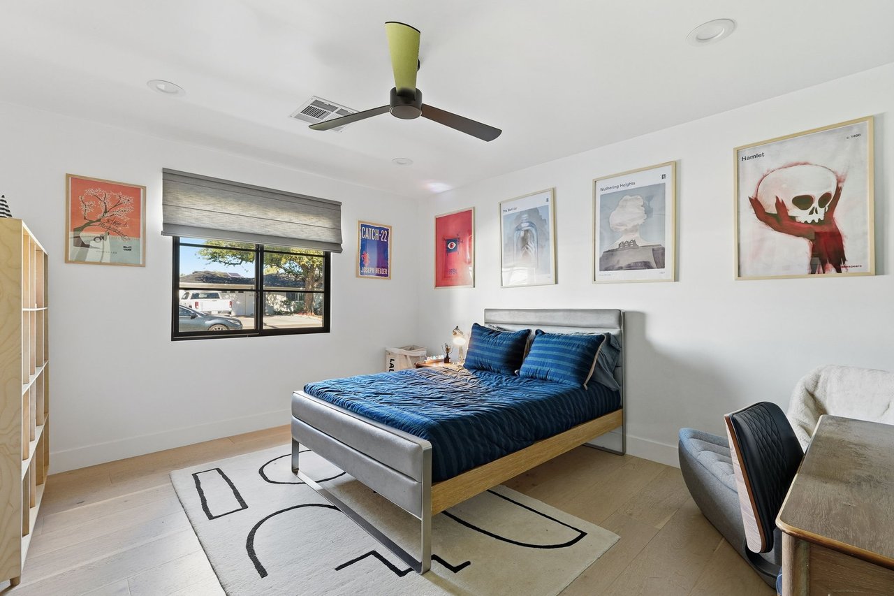 3901 E WELDON Avenue