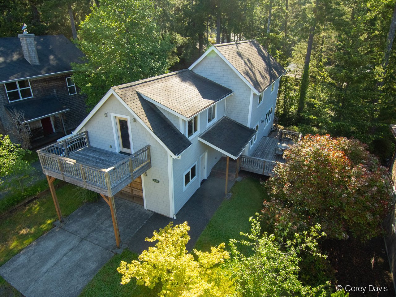 Sold Classic Ridge home at 880 Hemlock St in Manzanita Oregon represented by Meadow Davis of Home + Sea Realty with ocean peeks and south-facing decks