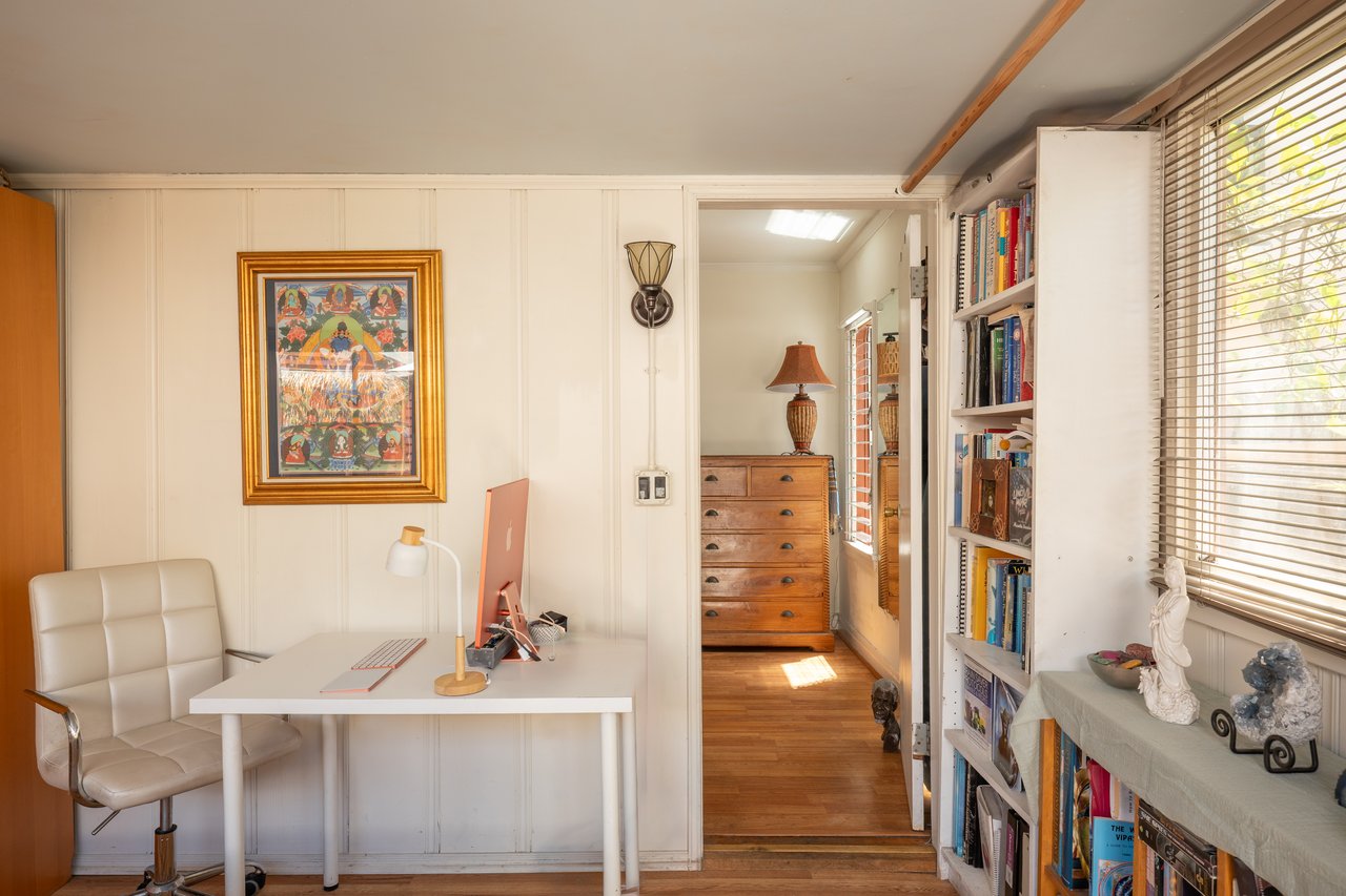 8921 Rosewood Ave, West Hollywood