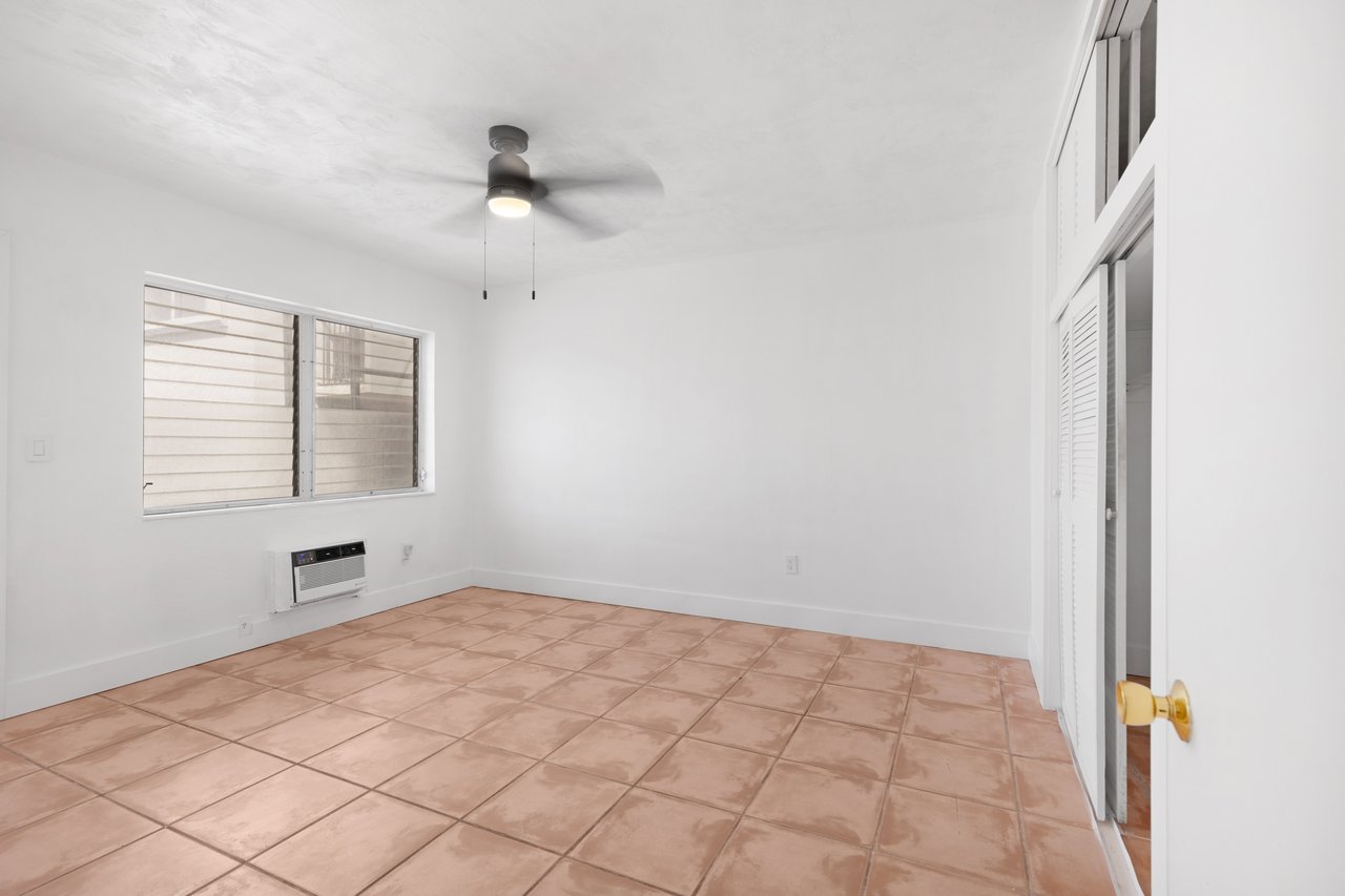🌊 Waterfront One-Bedroom with Balcony – Miami Beach Lifestyle!