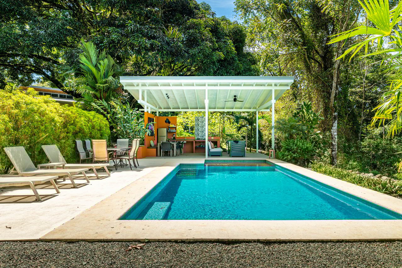 5 Bedroom Family Compound Turn Key and Fantastic Rental Potential