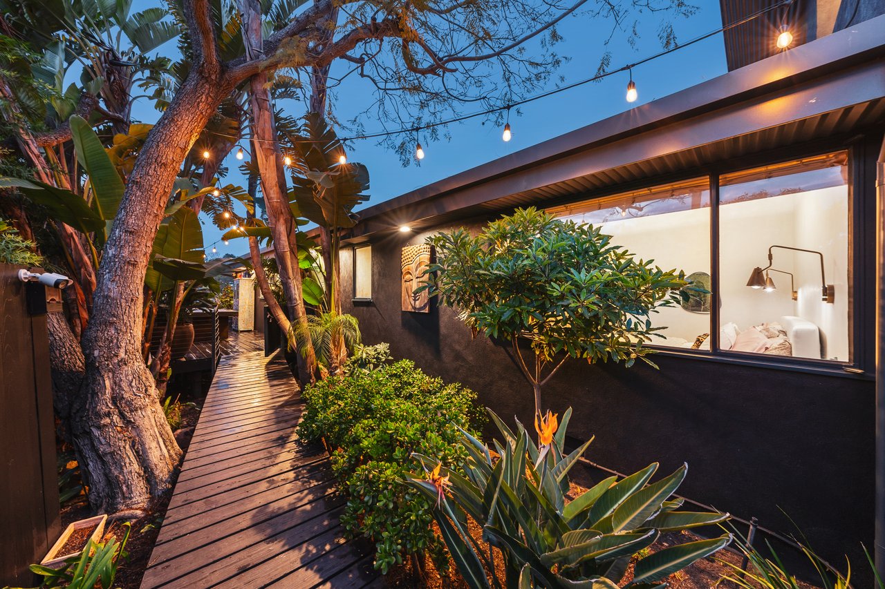 295 Mabery Rd, Santa Monica