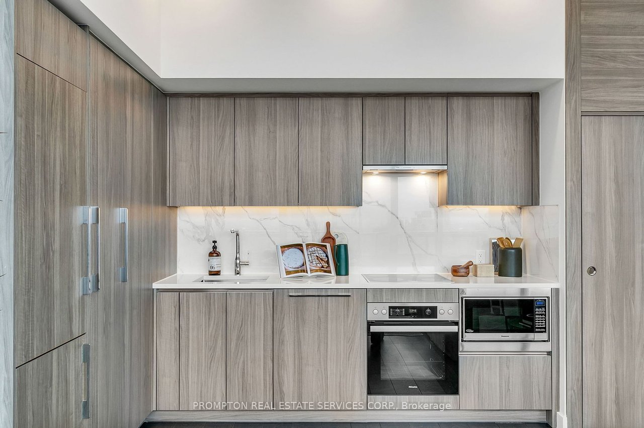 LUXURY PENTHOUSE ON WIDMER