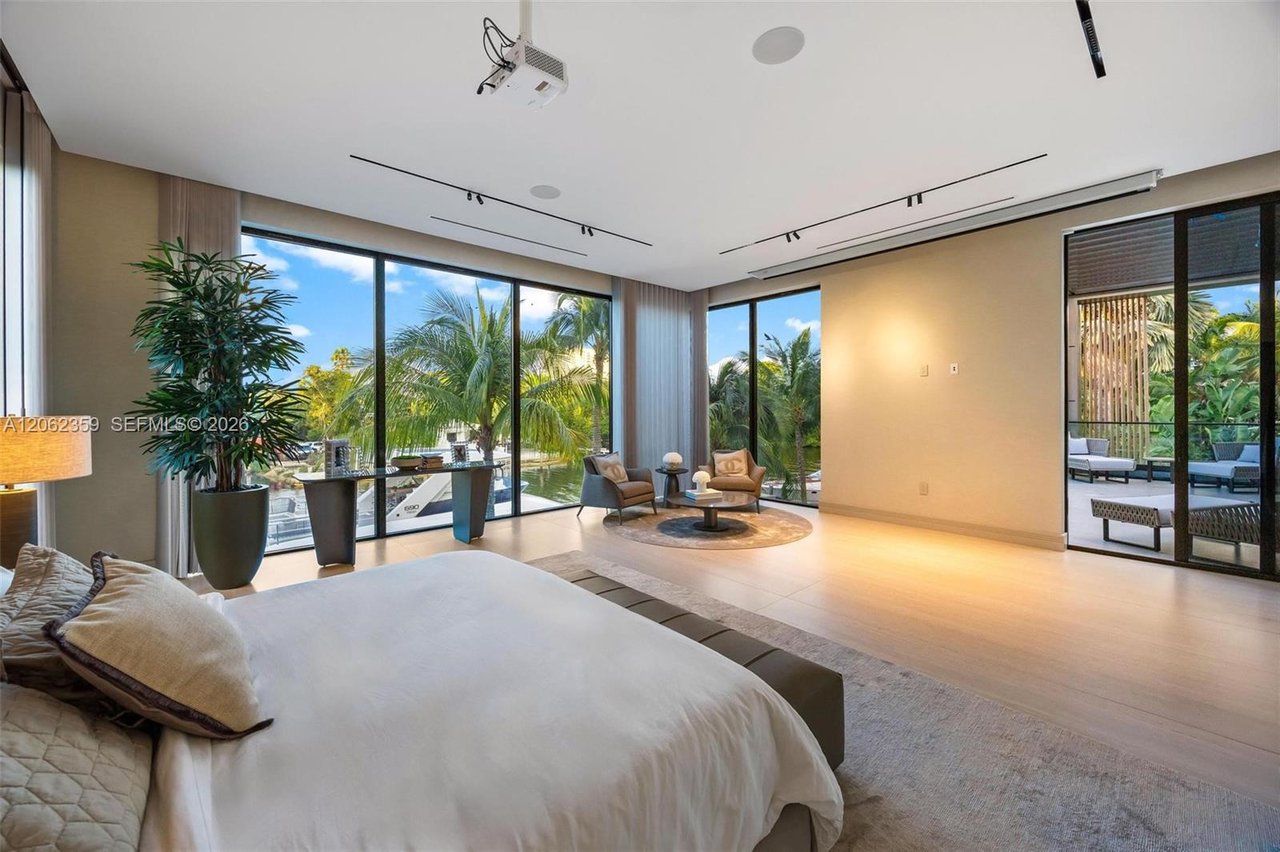  905 Belle Meade Island Dr