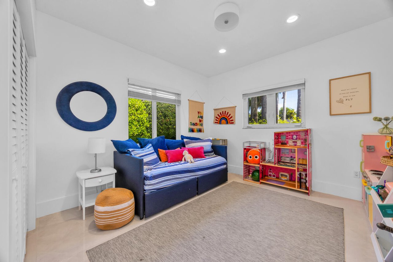 Palmetto Bay Perfection: Spacious, Serene, Stunning