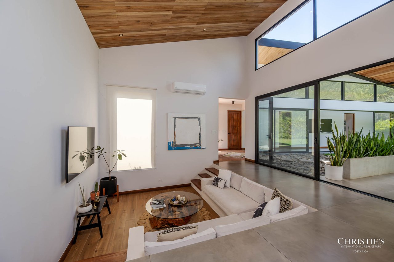 Casa Lola – Contemporary Beachside Oasis in Playa Grande