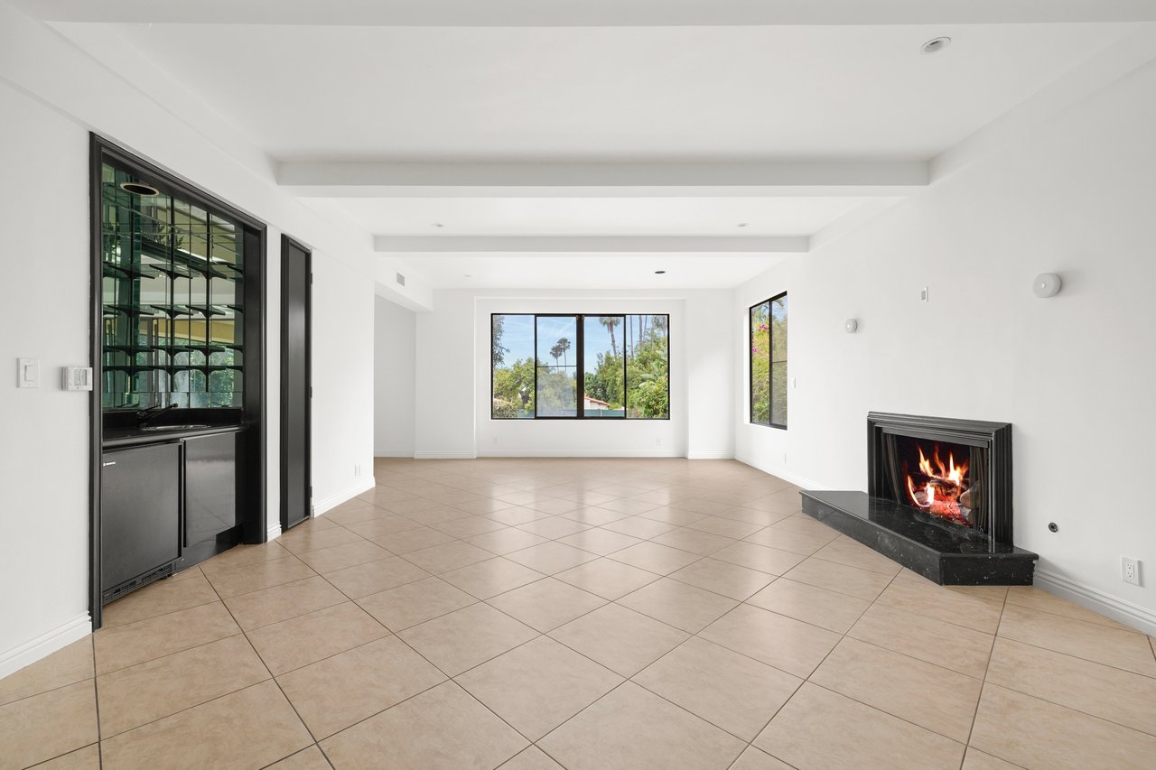 1121 La Collina Drive