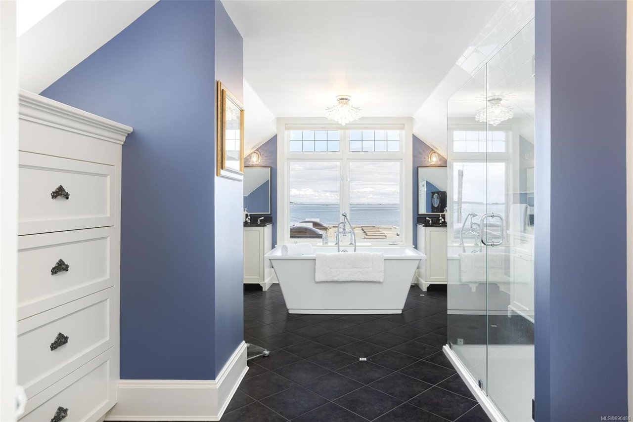 2422 Esplanade Rd