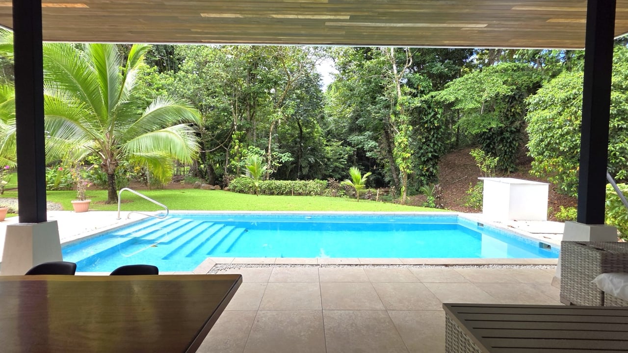 Refreshing Riverfront Retreat in Ojochal