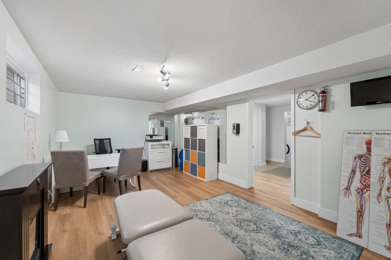 1156 Gloucester Square