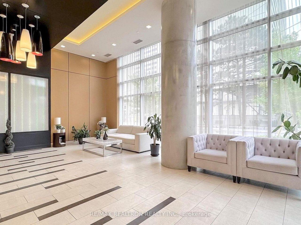 PENTHOUSE ON ENGLINGTON CROSSTOWN LRT