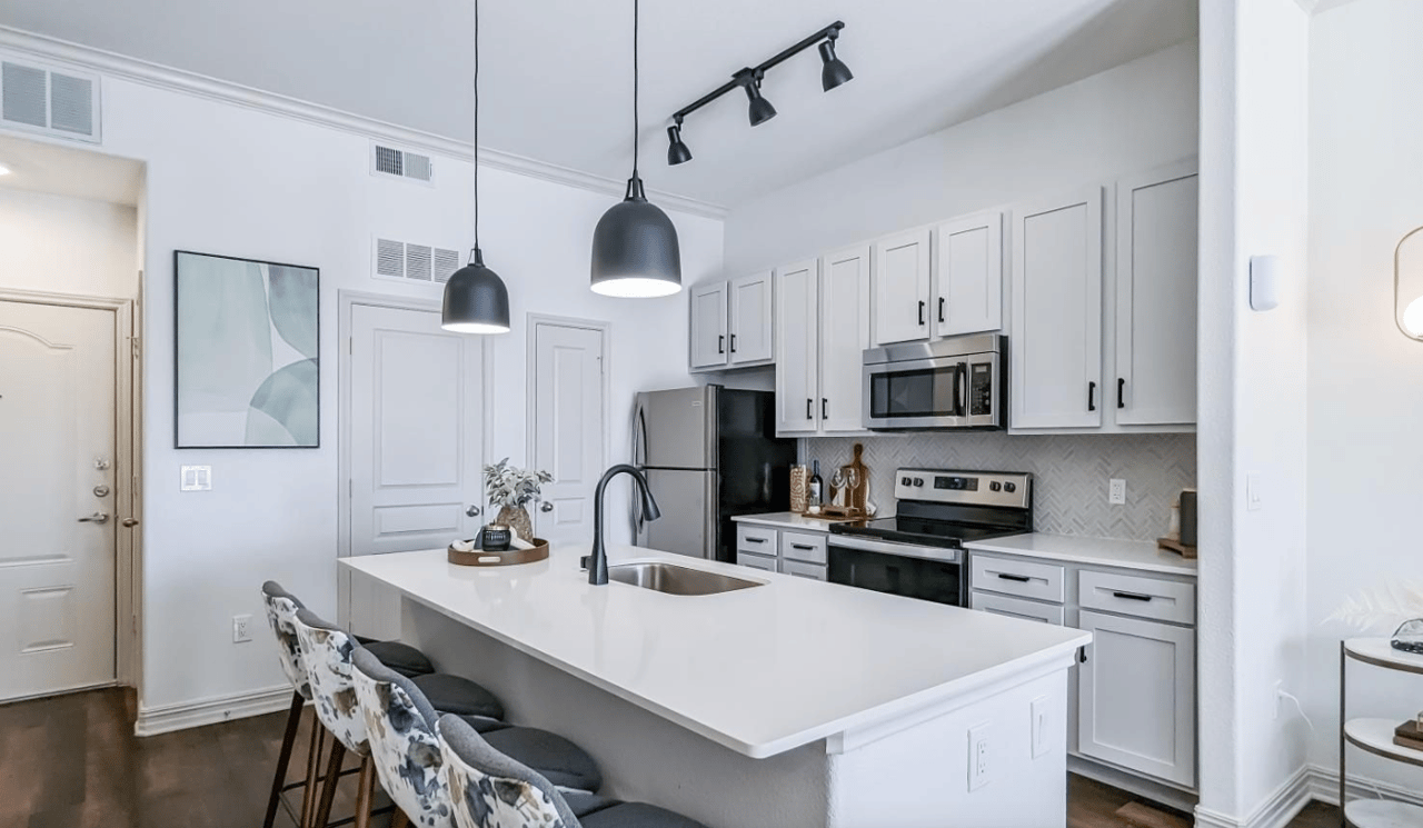 Apply today and enjoy 8 weeks free PLUS an additional $1500 Look & Lease Special