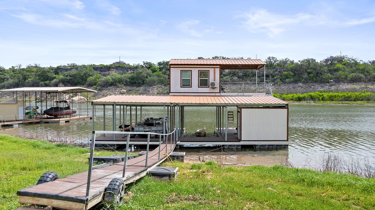 907 Lake Shore Dr.