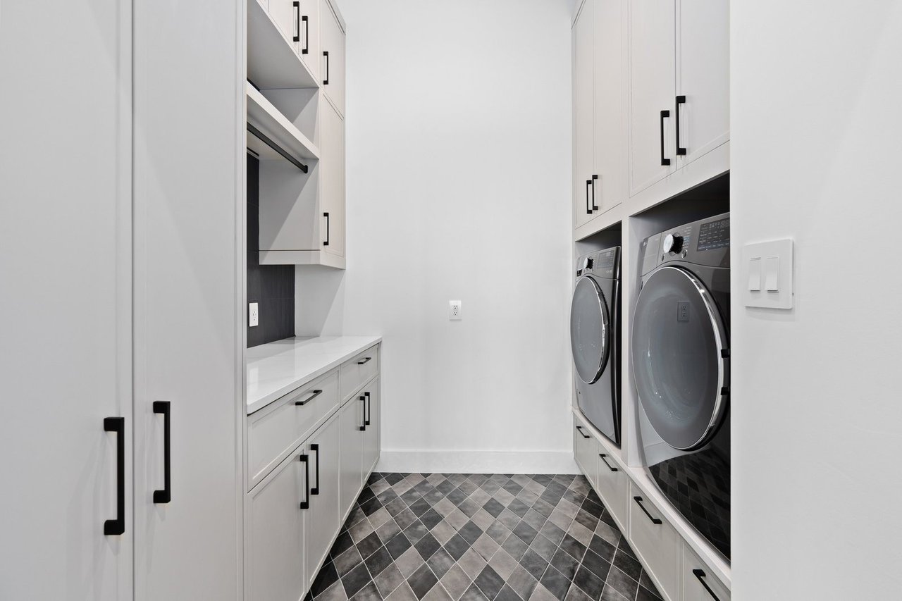 Luxxis Design 1104 Summit