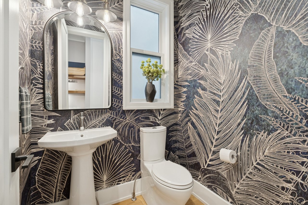 2026 W. Waveland- A North Center Gem!